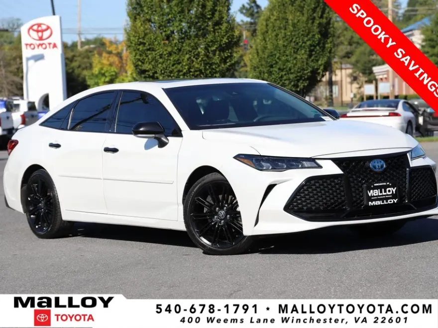 2022 Toyota Avalon Hybrid XSE photo 1