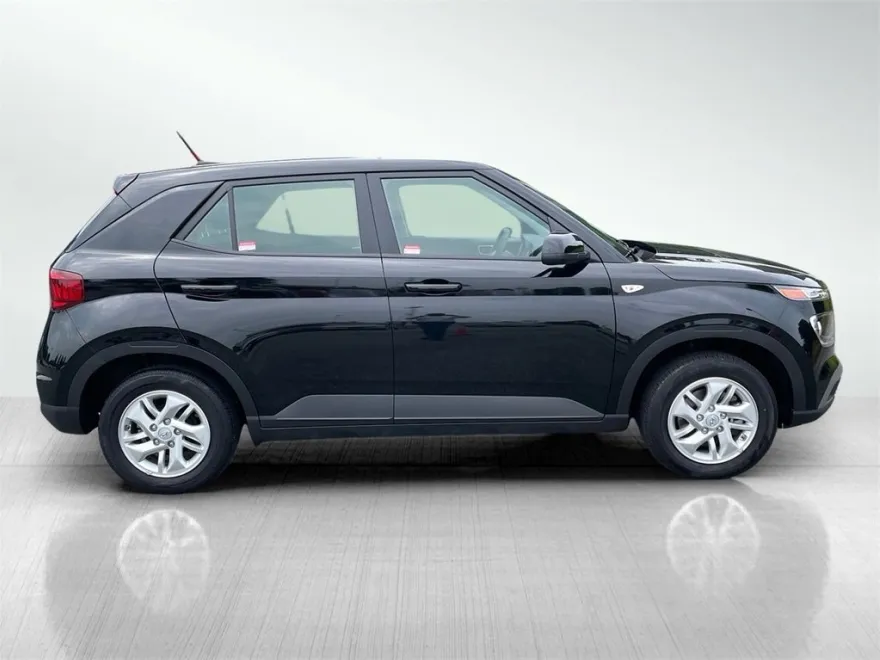 2024 Hyundai Venue SE photo 1