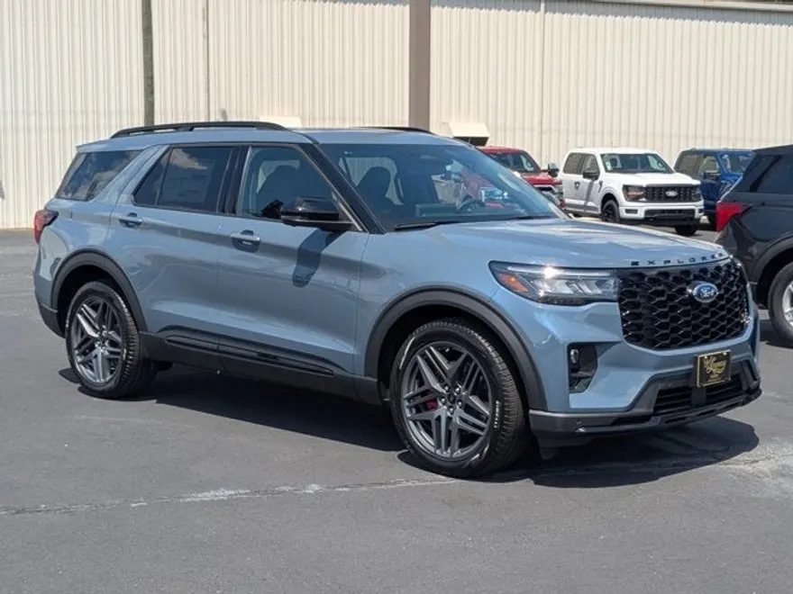 2025 Ford Explorer ST photo 1