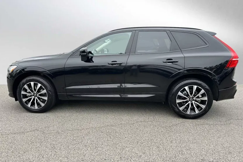 2025 Volvo XC60 B5 Plus photo 1