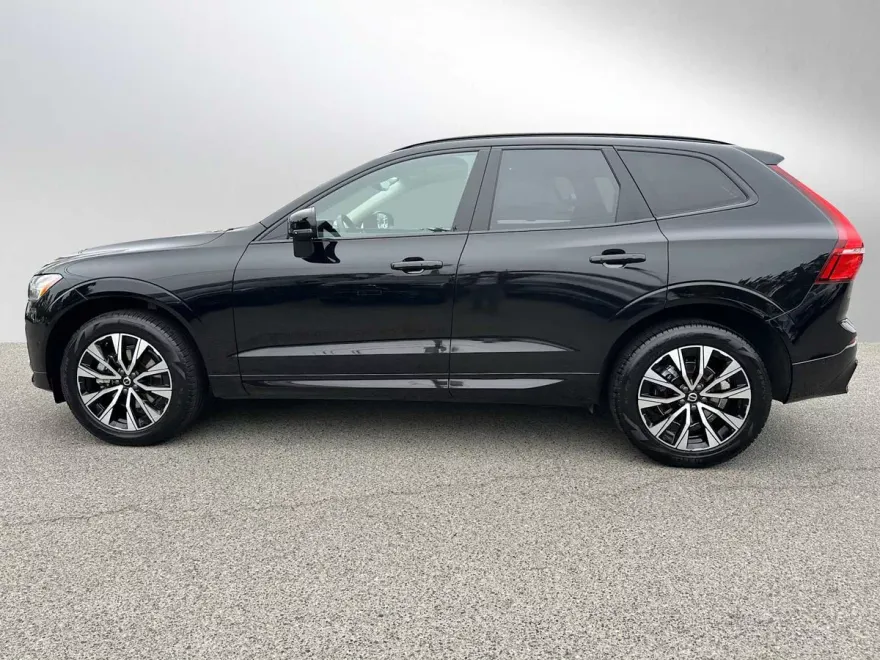 2025 Volvo XC60 B5 Plus photo 1