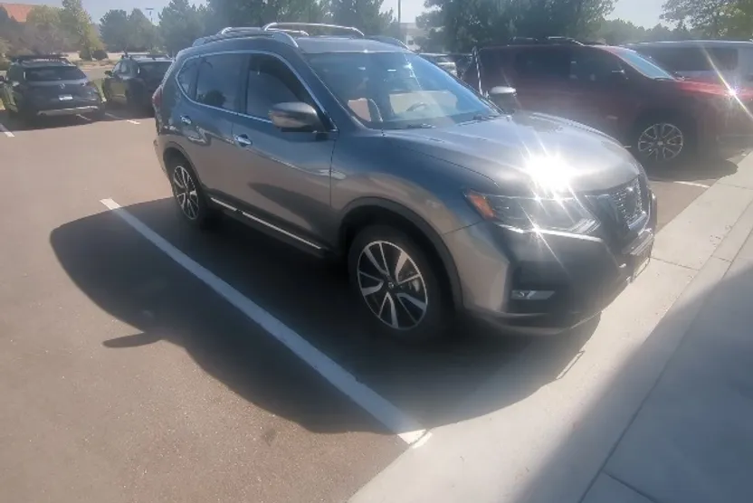 2018 Nissan Rogue SL photo 1