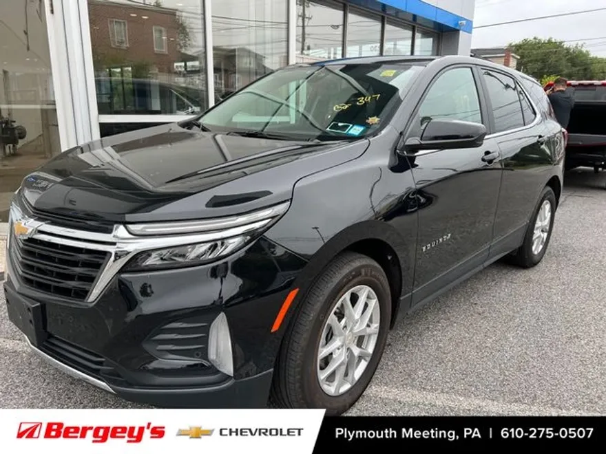2022 Chevrolet Equinox LT photo 1
