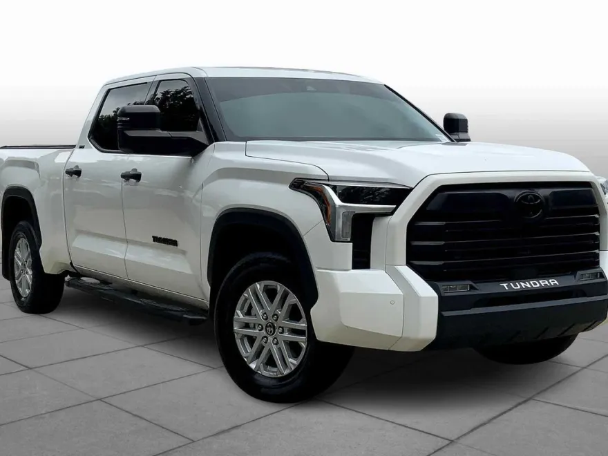 2022 Toyota Tundra SR5 CrewMax photo 1