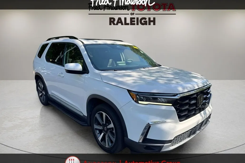 2023 Honda Pilot Touring photo 1