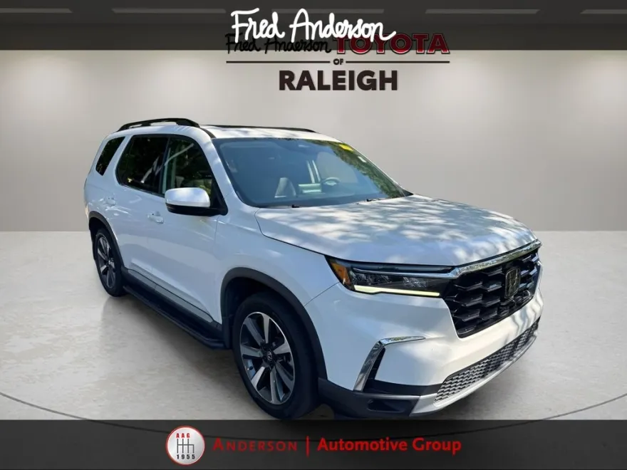 2023 Honda Pilot Touring photo 1
