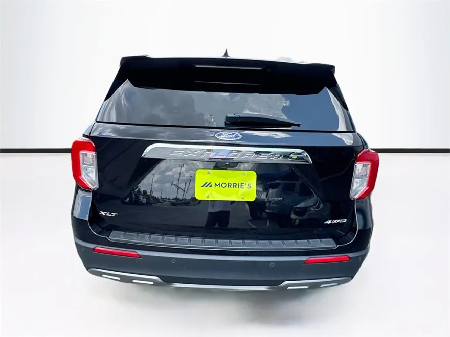 2023 Ford Explorer XLT photo 1