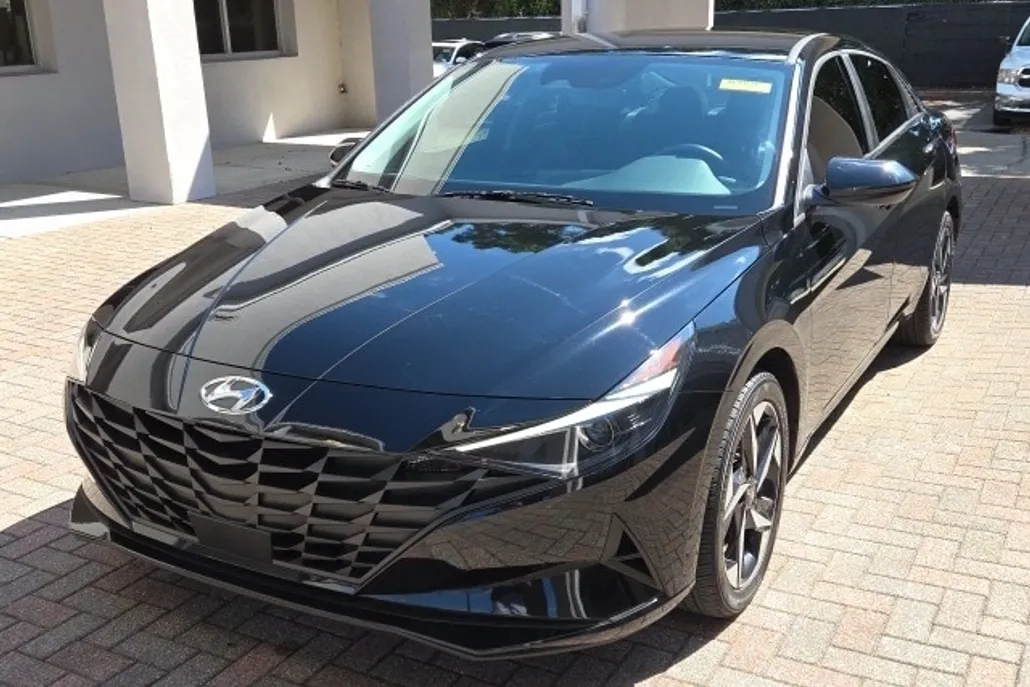 2023 Hyundai Elantra SEL photo 1