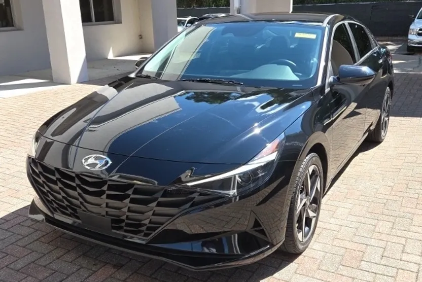 2023 Hyundai Elantra SEL photo 1