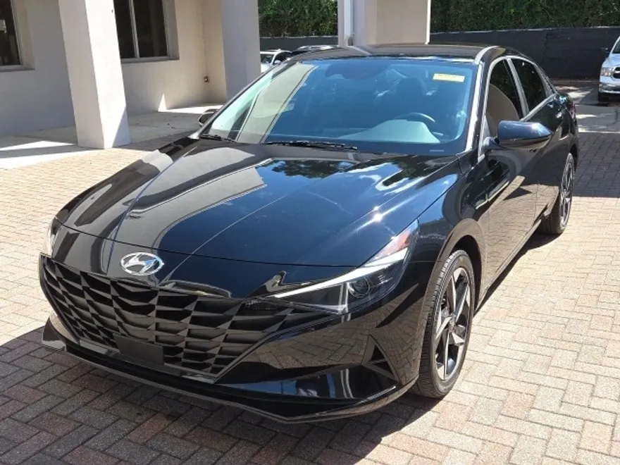 2023 Hyundai Elantra SEL photo 1