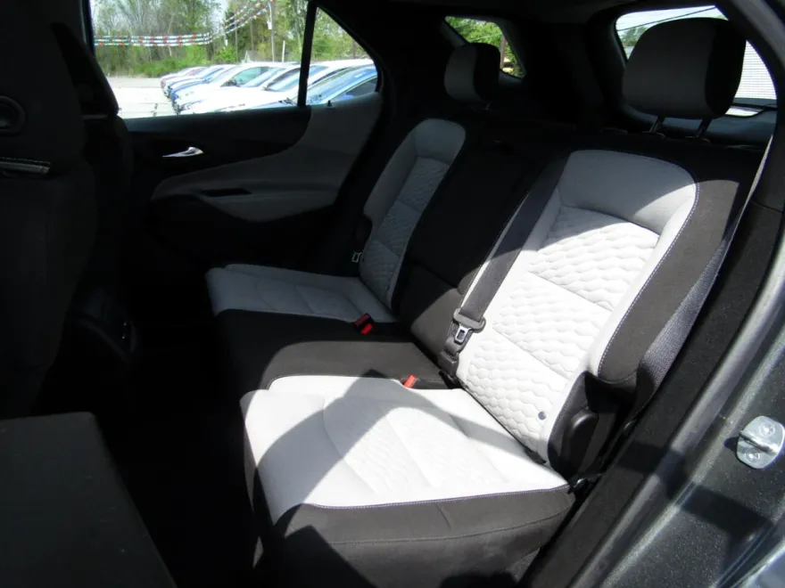 2020 Chevrolet Equinox LS photo 19