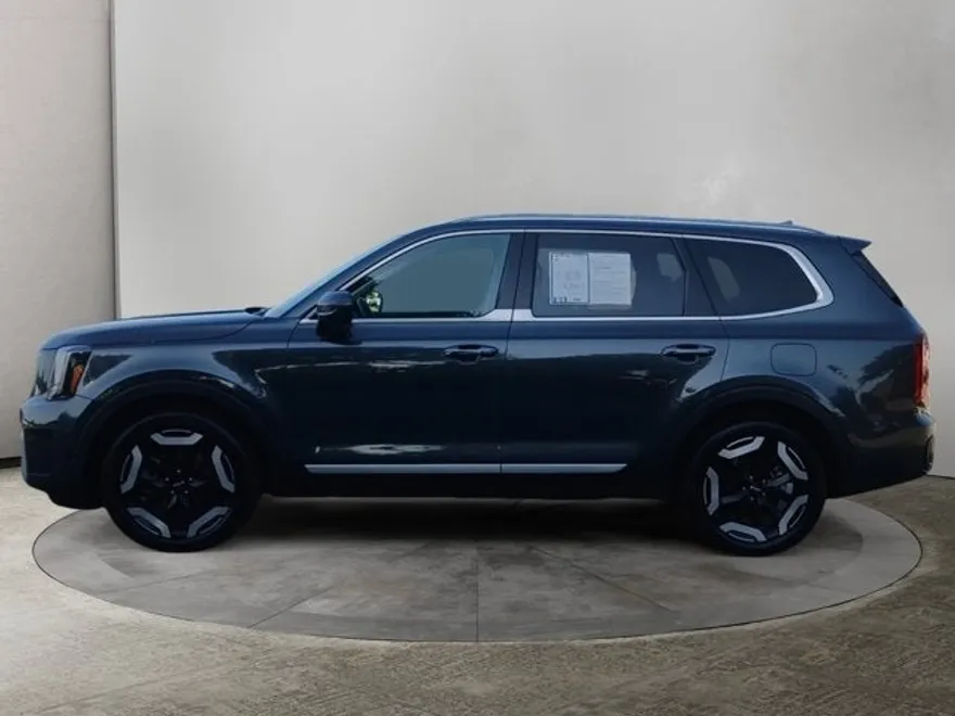 2024 Kia Telluride S photo 1