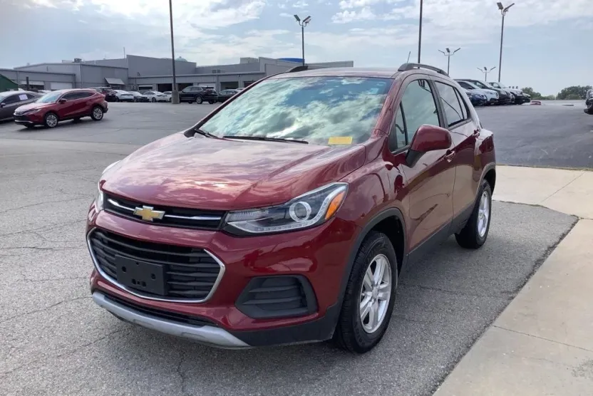 2021 Chevrolet Trax LT photo 1
