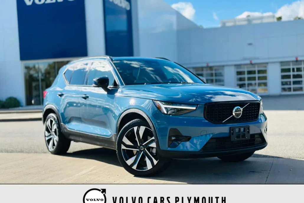 2024 Volvo XC40 Plus photo 1