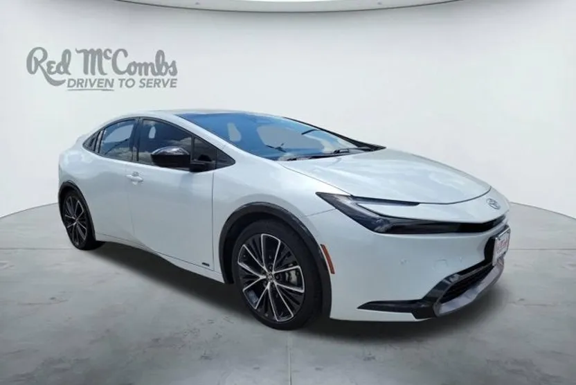2024 Toyota Prius LE photo 1