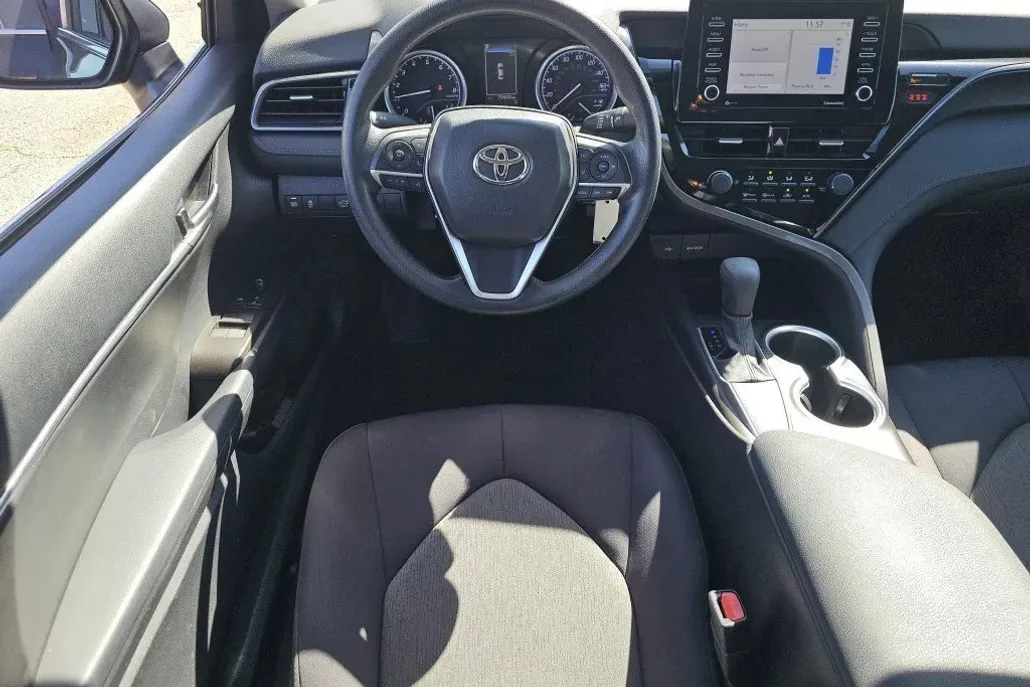 2021 Toyota Camry LE photo 1