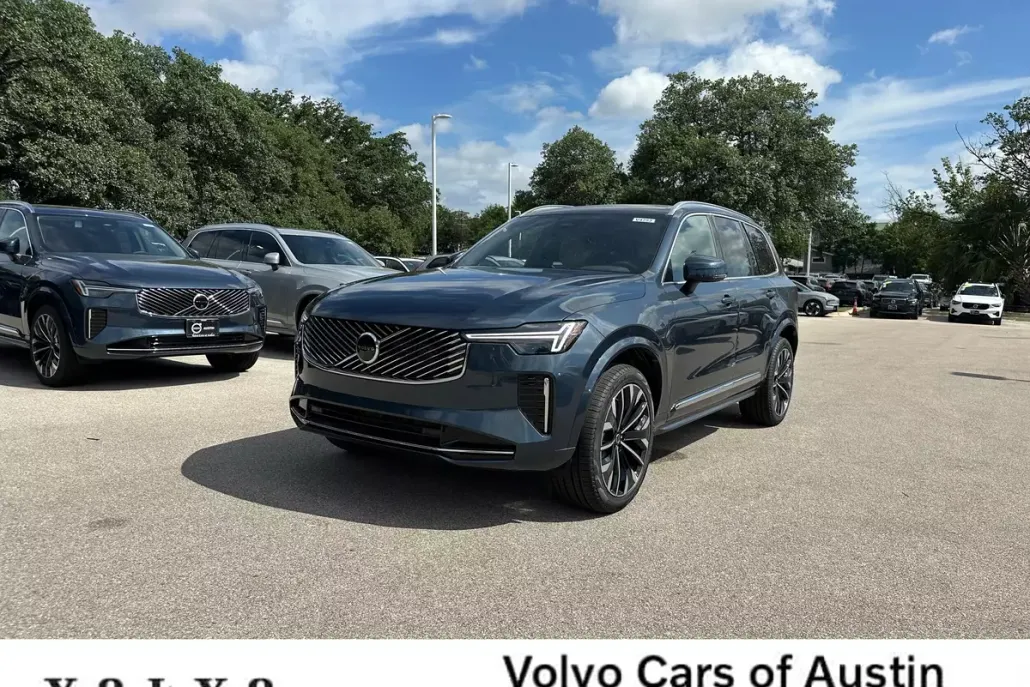 2026 Volvo XC90 Core AWD photo 1