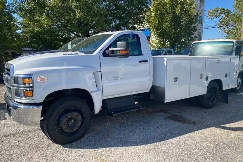 2023 Chevrolet Silverado 5500HD Work Truck photo 1
