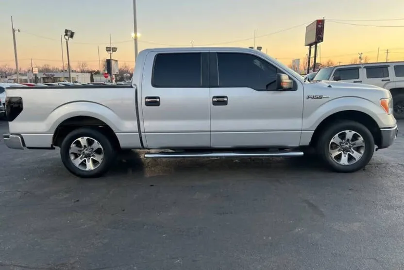 2013 Ford F-150 XLT photo 1