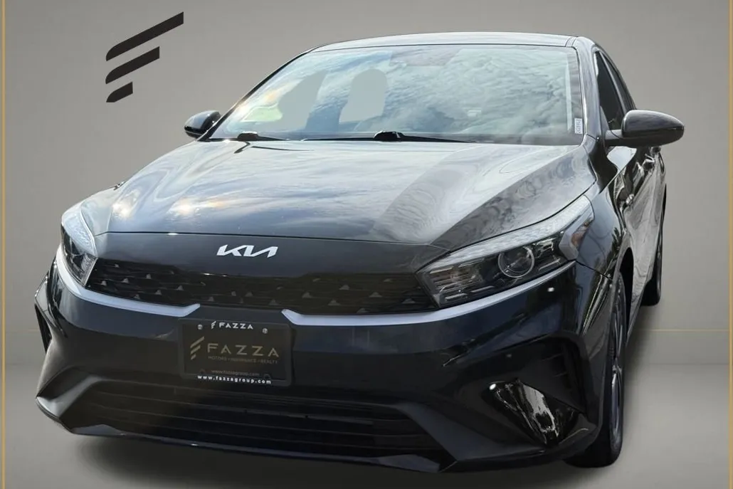 2023 Kia Forte LXS photo 1