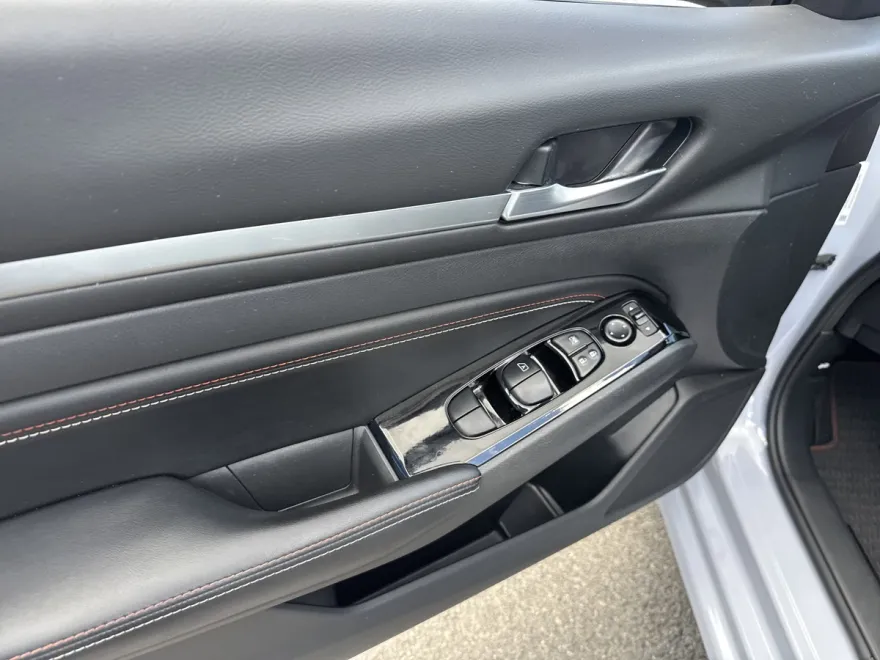 2023 Nissan Altima 2.5 SR photo 1