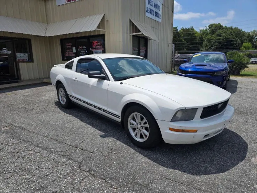 2007 Ford Mustang V6 Deluxe photo 1