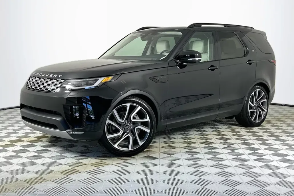2025 Land Rover Discovery S photo 1