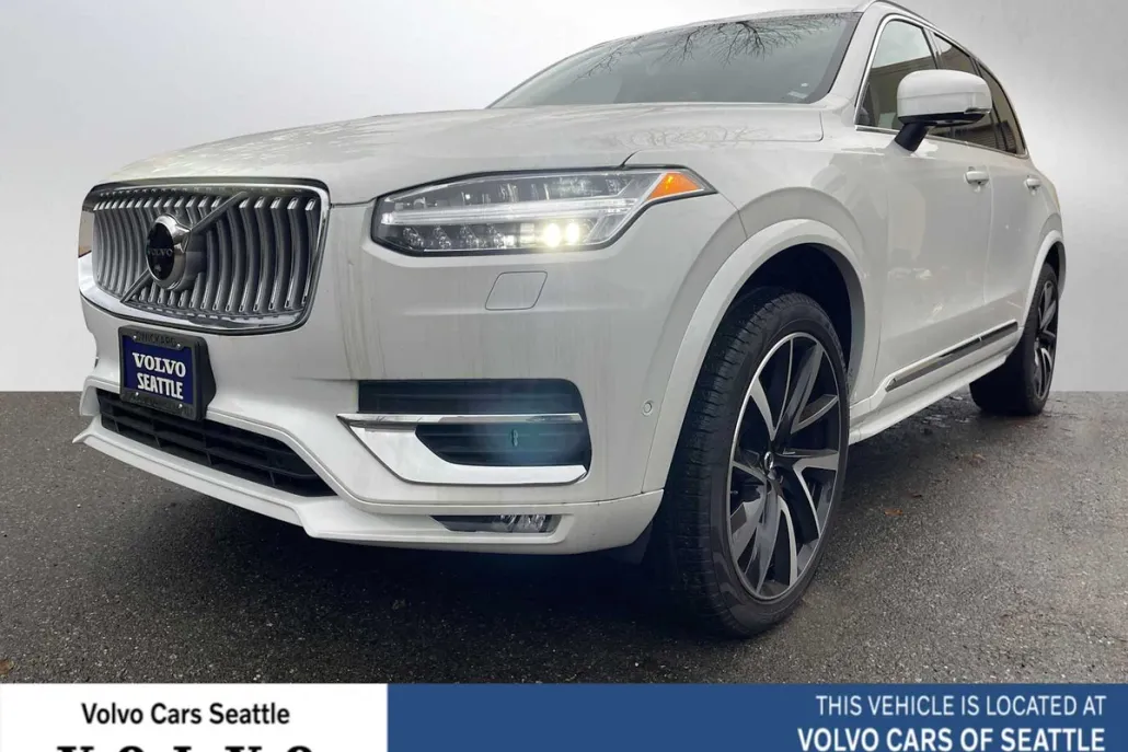 2023 Volvo XC90 AWD Plus photo 1