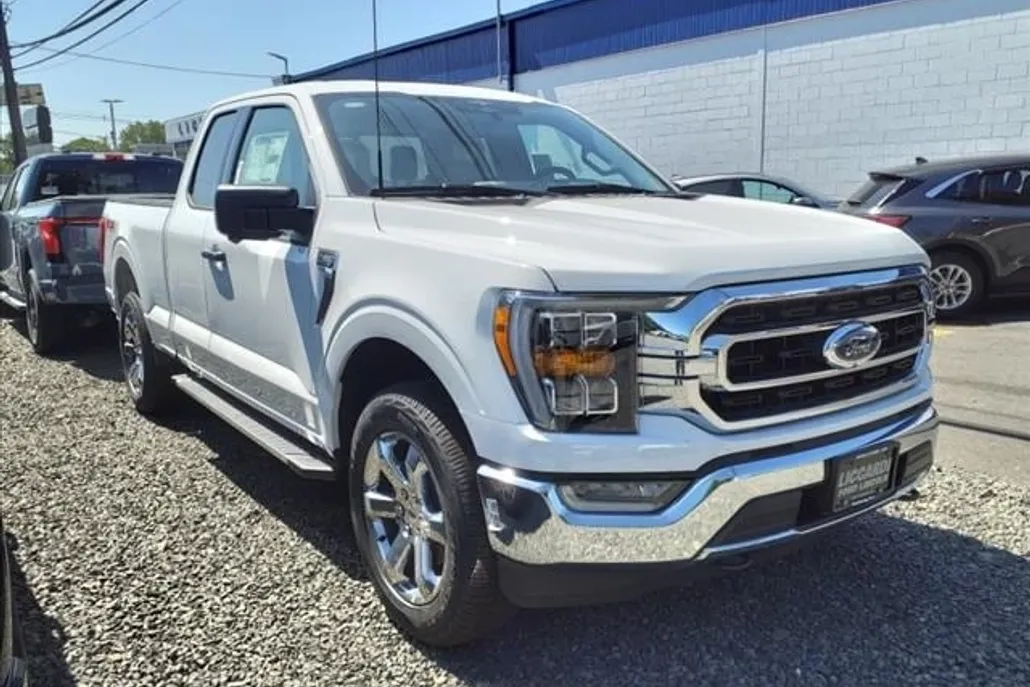 2023 Ford F-150 XLT photo 1