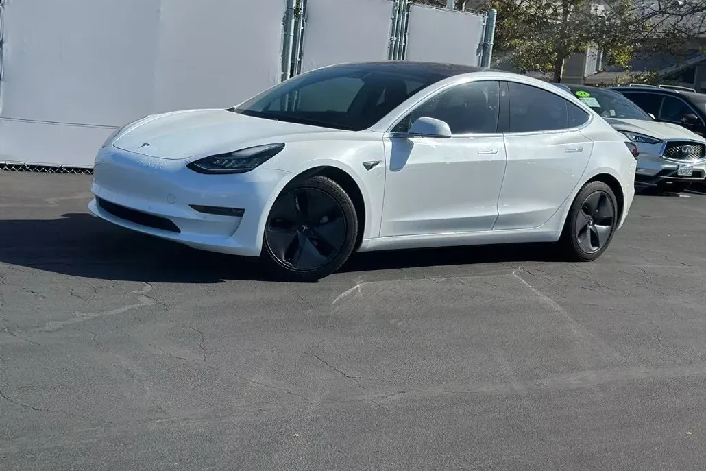 2018 Tesla Model 3 Long Range photo 1