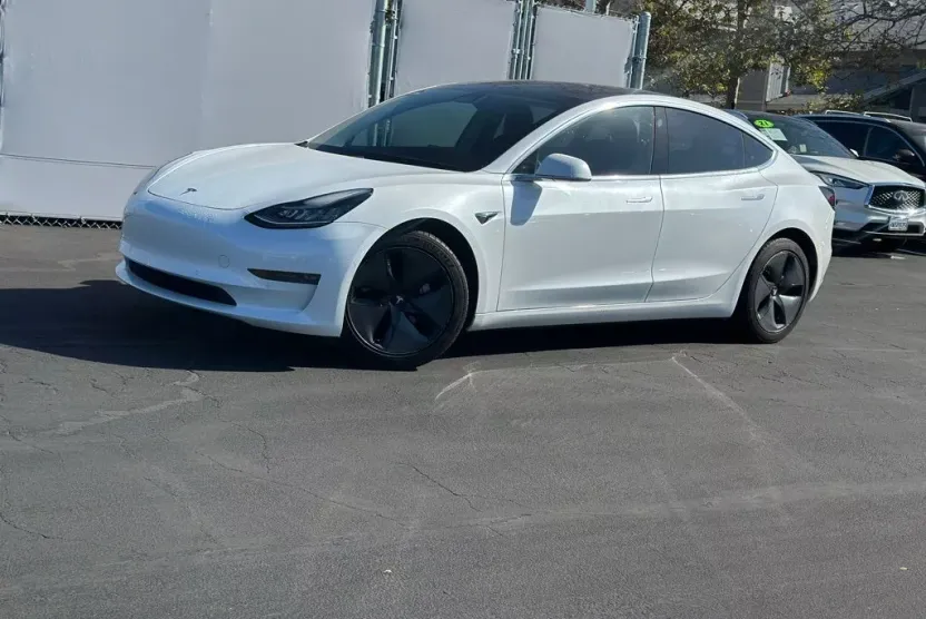 2018 Tesla Model 3 Long Range photo 1