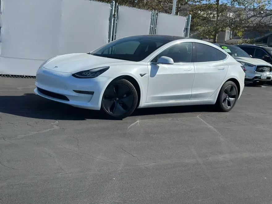 2018 Tesla Model 3 Long Range photo 1