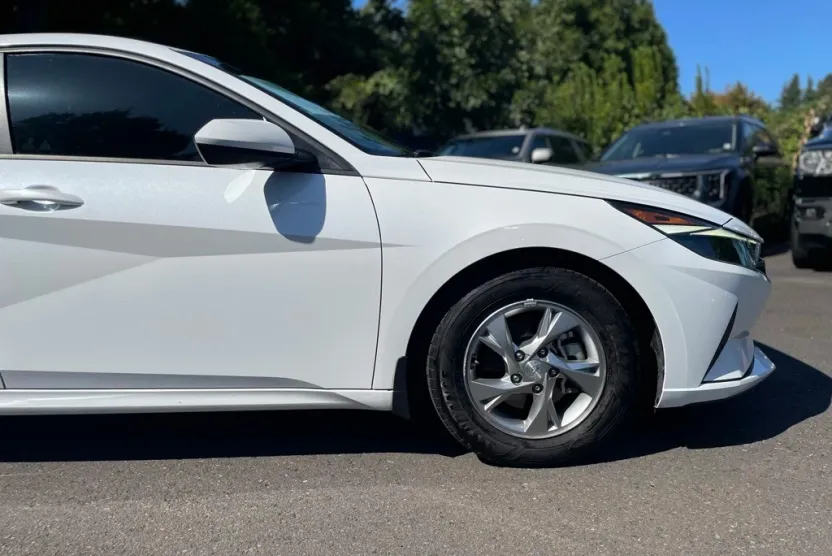 2022 Hyundai Elantra SE photo 1