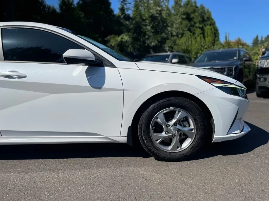 2022 Hyundai Elantra SE photo 1
