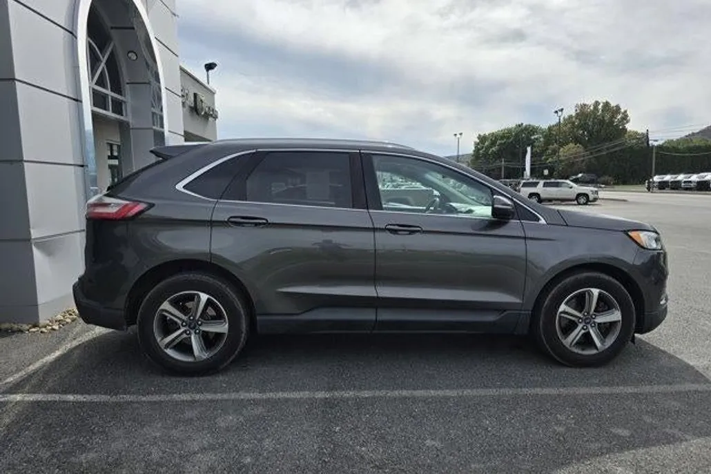 2019 Ford Edge SEL photo 1