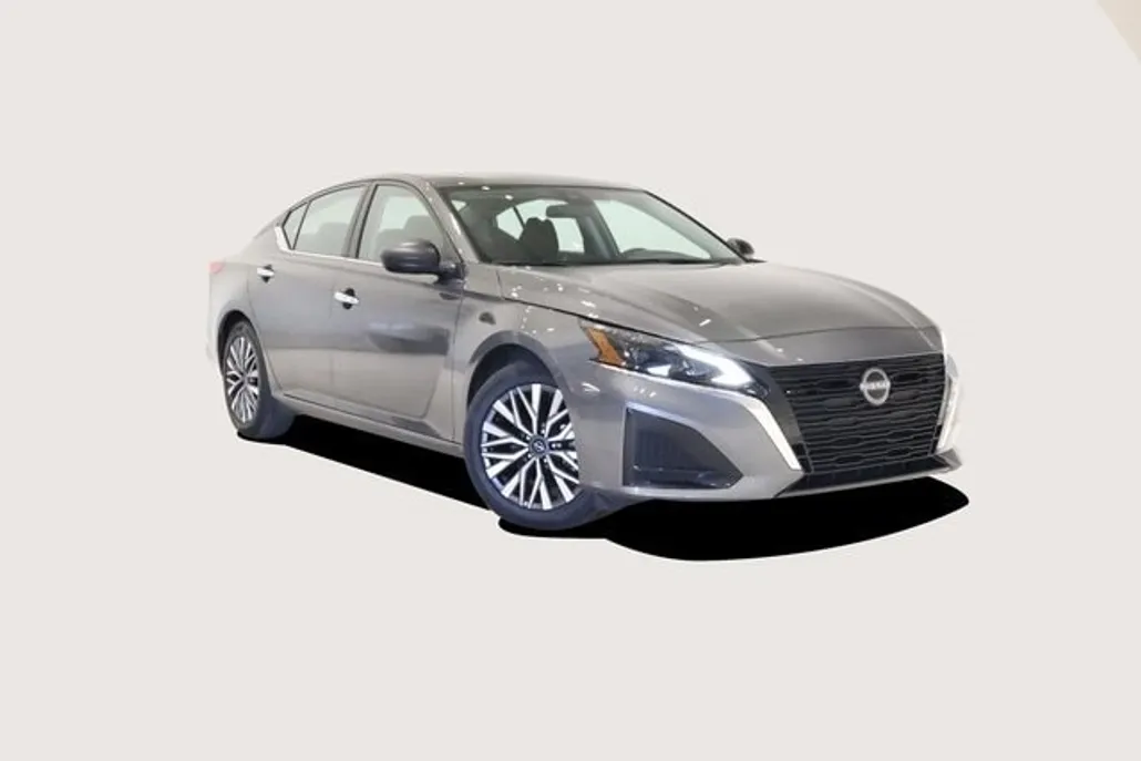 2024 Nissan Altima 2.5 SV photo 1