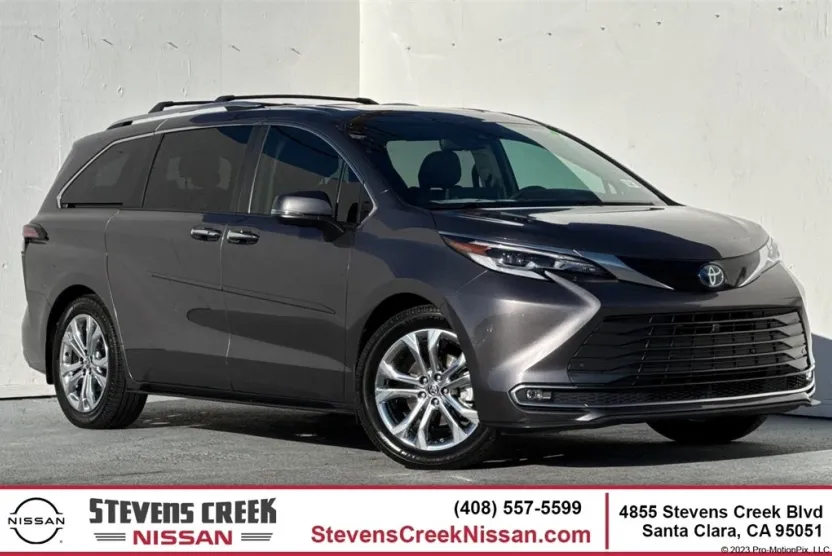 2023 Toyota Sienna Platinum photo 1