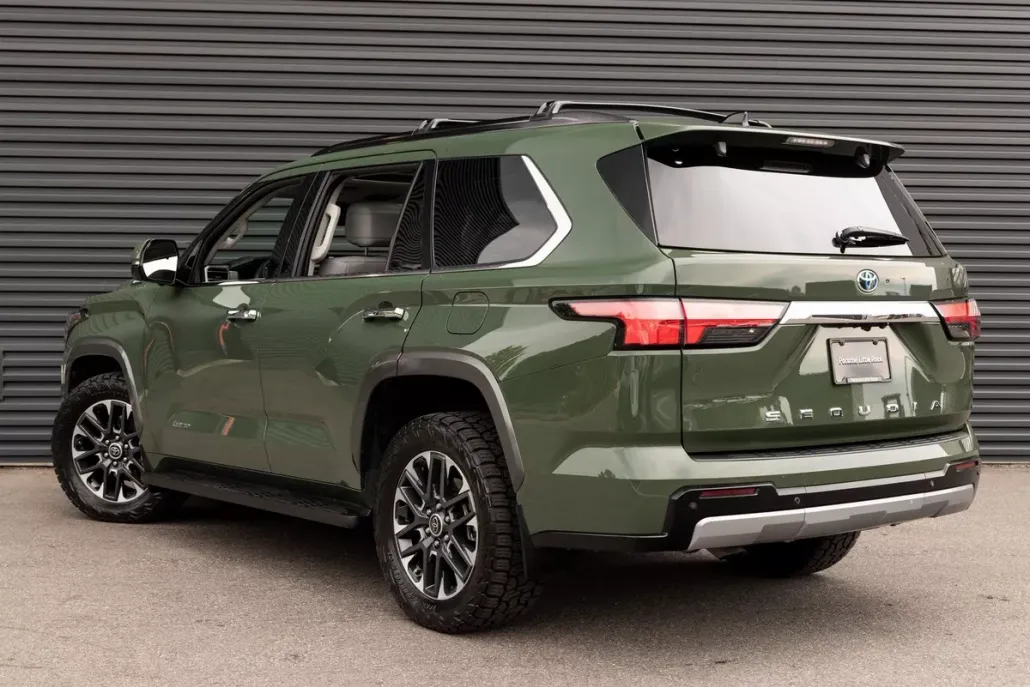 2023 Toyota Sequoia SR5 photo 1