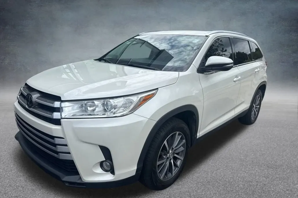 2019 Toyota Highlander XLE photo 1