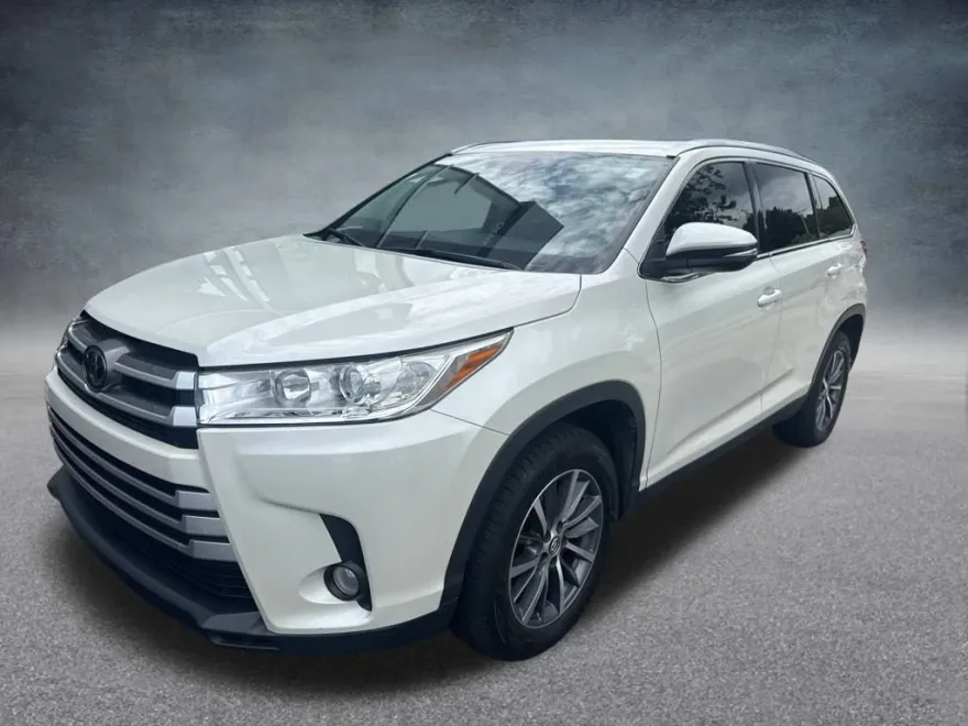 2019 Toyota Highlander XLE photo 1