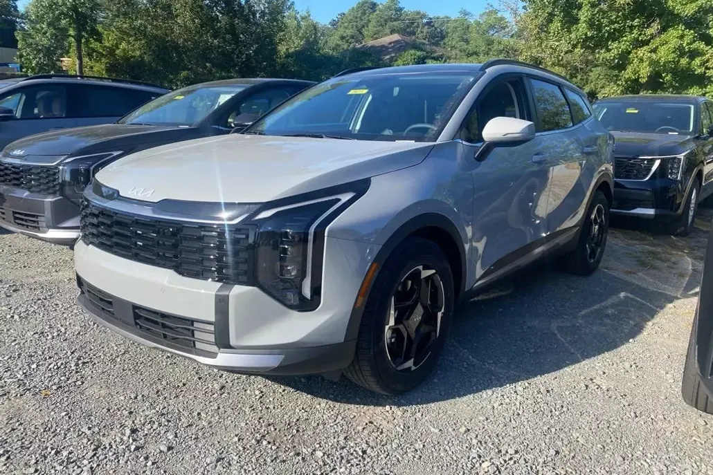 2026 Kia Sportage EX photo 1