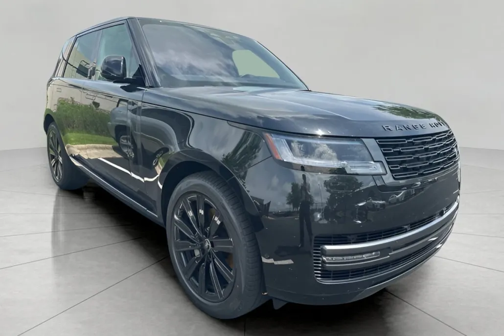 2023 Land Rover Range Rover SE photo 1