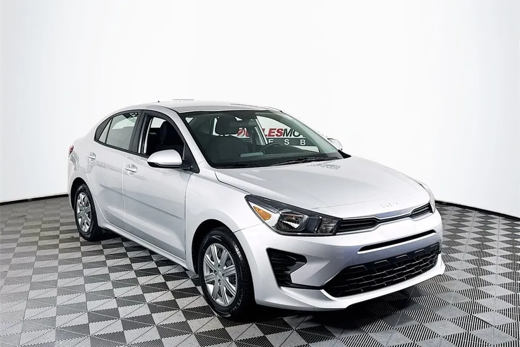 2023 Kia Rio LX photo 1