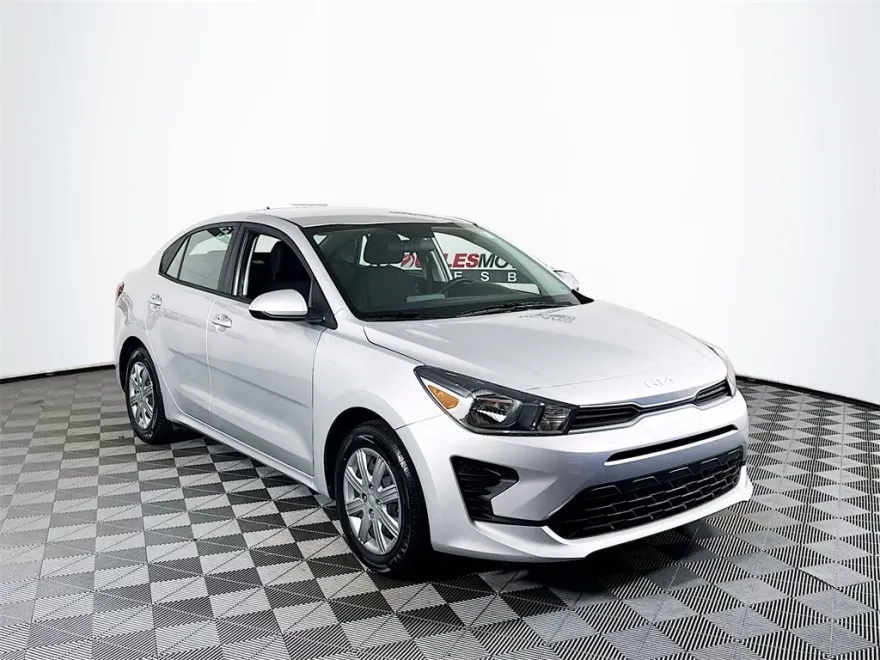 2023 Kia Rio LX photo 1