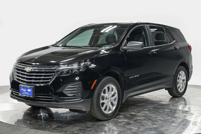 2023 Chevrolet Equinox LS photo 1
