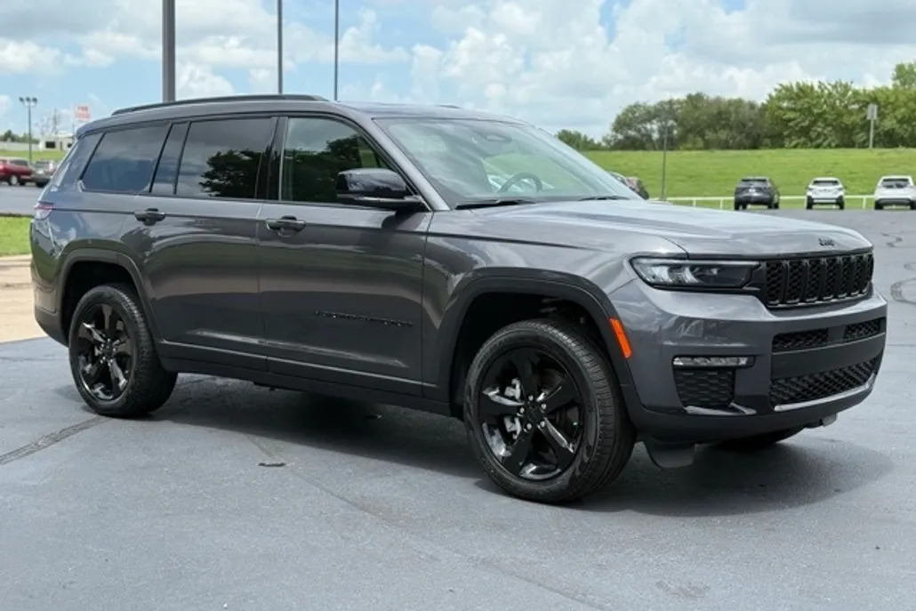2024 Jeep Grand Cherokee Limited photo 1