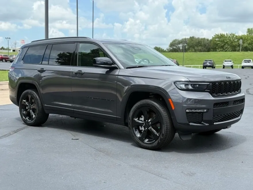2024 Jeep Grand Cherokee Limited photo 1