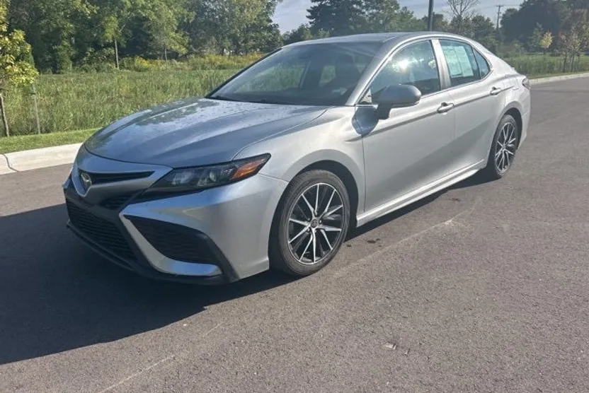 2023 Toyota Camry SE photo 1