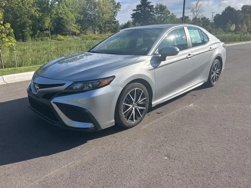 2023 Toyota Camry SE photo 1