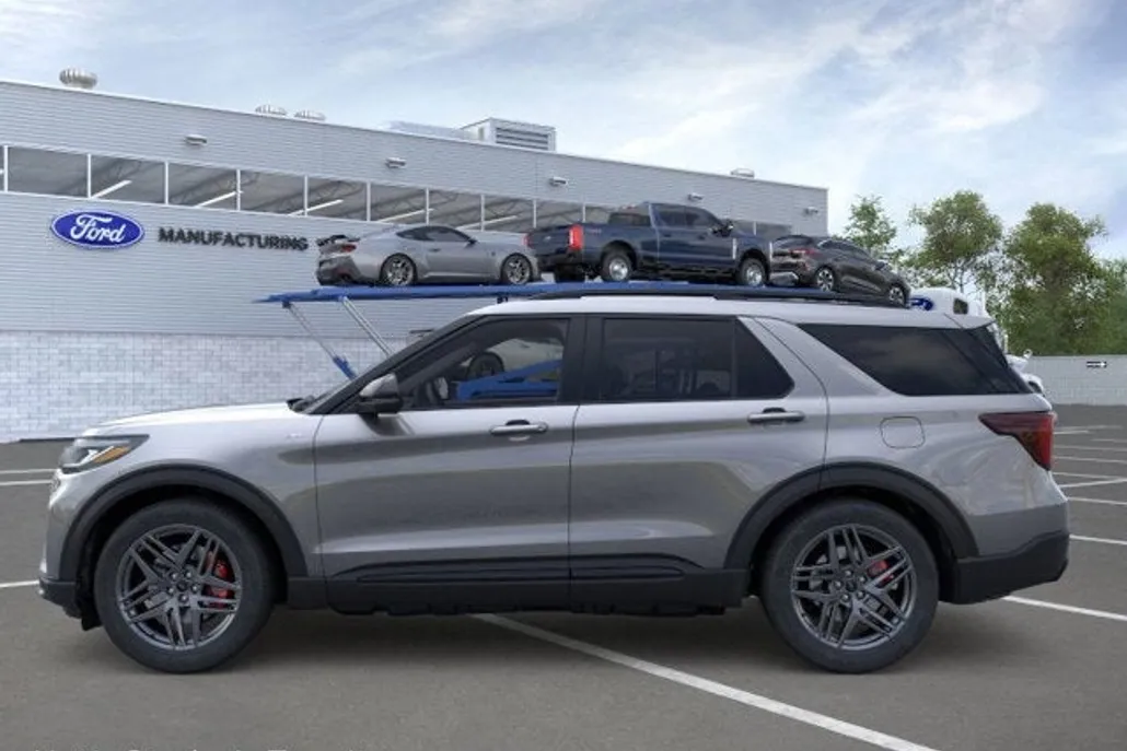 2025 Ford Explorer ST-Line photo 1